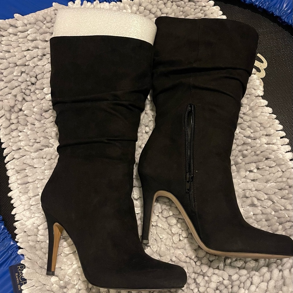 Source Unknown Black Suede Heeled Boots